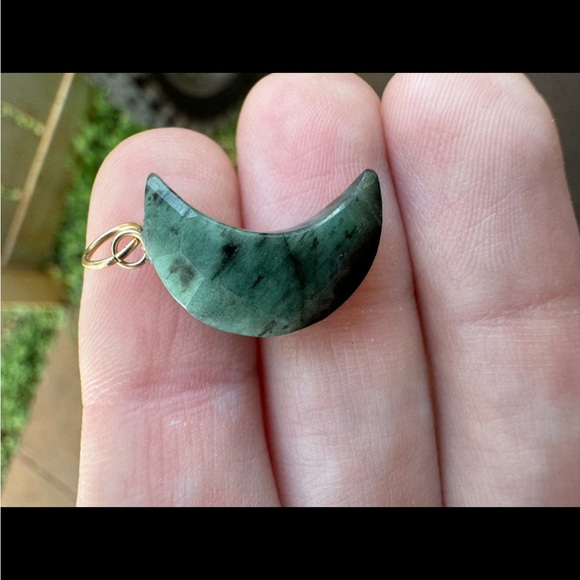 8.00ctw solid 14k yellow gold genuine emerald moon pendant - Picture 11 of 14
